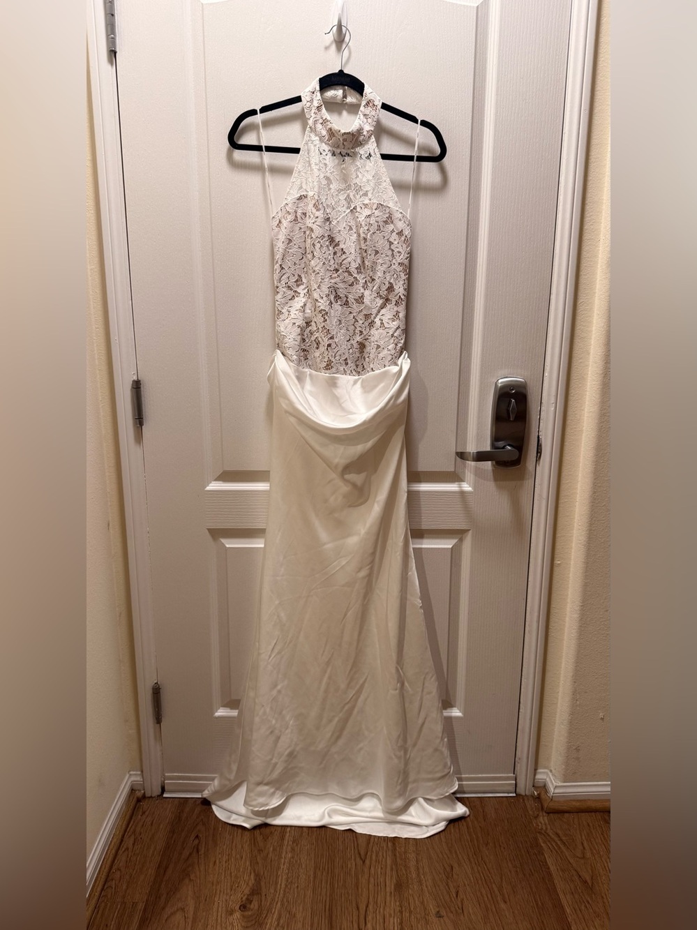 ELLIATT Elegant White Lace Halter Satin Wedding Dress -size S NWT - Picture 3 of 5